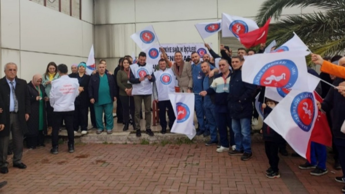 Sağlık emekçileri OMÜ’de hak arıyor